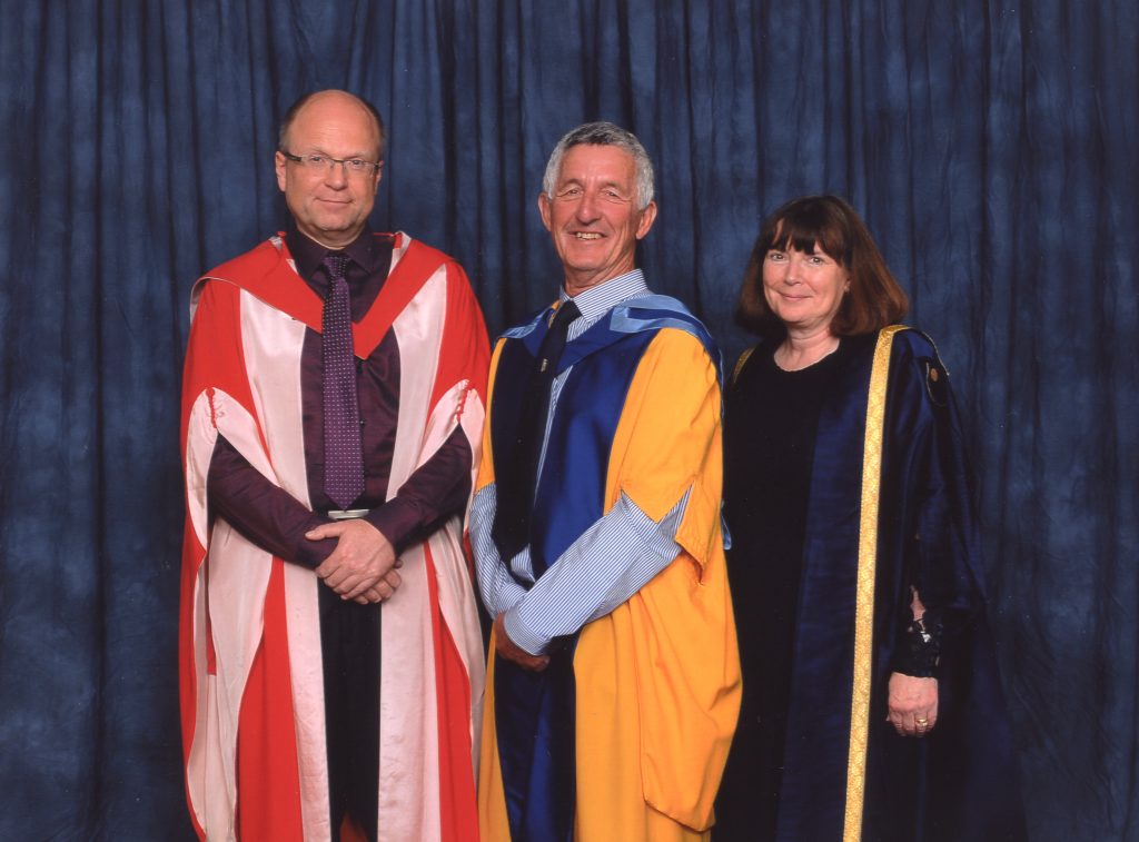 KMi’s Stefan Rueger presents Dr Ian Witten for honorary doctorate
